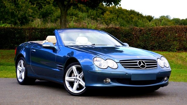 modrý Mercedes
