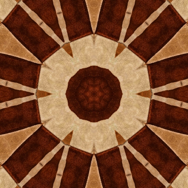 koberec s geometrickým vzorem